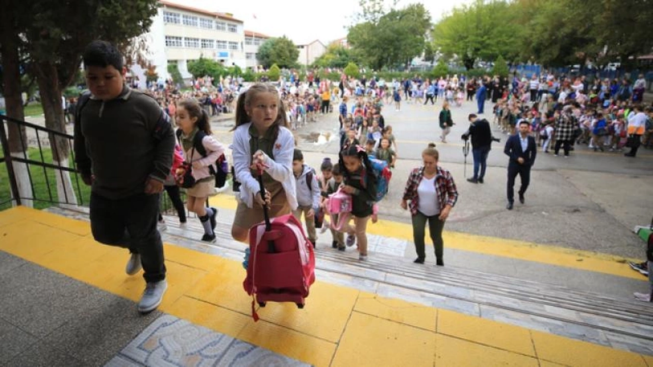 Okullar açıldı, 20 milyon öğrenci dersbaşı yapıyor