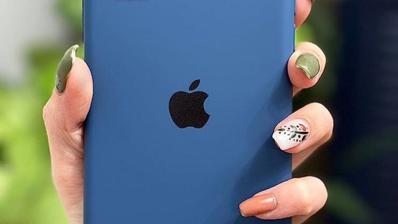 Fransa'da iPhone 12'lerin satışı, yeni bir emre kadar yasaklandı