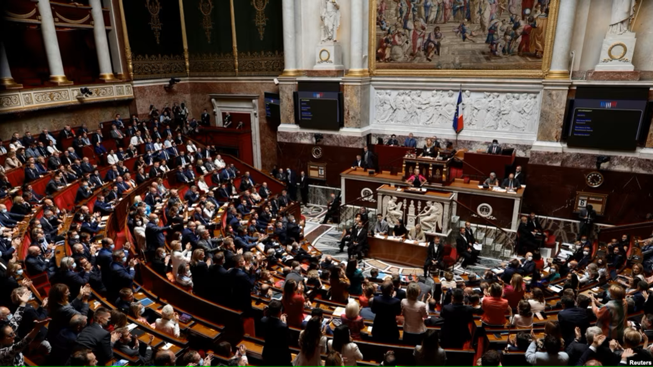 Fransa'da kürtajı anayasal güvence altına alan yasa tasarısı Ulusal Meclis'te kabul edildi