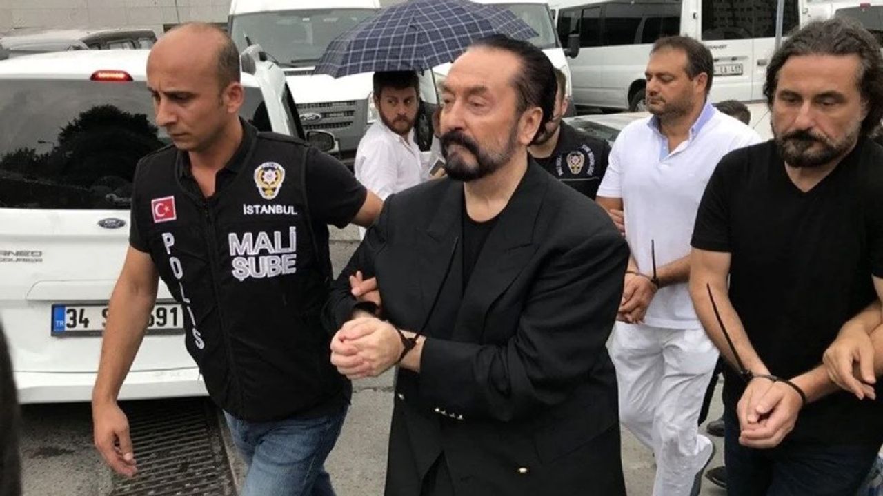 Adnan Oktar davasını DGM'de izleyen gazeteci Pelek: Davayı bitiren Fincancı’nın raporu değil, tehdit edilen mağdurların şikayetlerini çekmesi