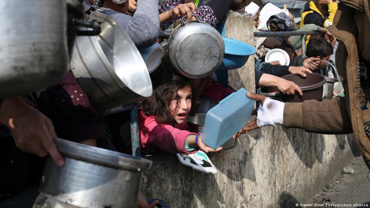 DSÖ: Gazze halkı açlıktan ölüyor