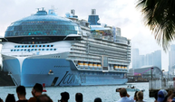 Dünyanın en büyük yolcu gemisi Icon of the Seas Miami kentinden ilk seferine çıktı