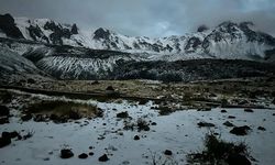 Erciyes Dağı’na mevsimin ilk karı yağdı