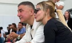 Sedat Peker'in eşi Özge Peker'den yeni fotoğraf: "Kızlarını gururla bekleyen anne-baba"