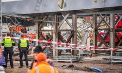 Hollanda'da köprü çöktü, iki işçi hayatını kaybetti
