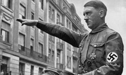 Almanya'da Hitler resimli kıyafetle derse giren öğretmen hakkında yasal işlem başlatıldı