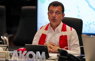 İmamoğlu, AKOM'da: 3 bin 430 personel, bin 658 araçla müdahale ediyoruz, Arnavutköy'de mahsur kalan 7-8 kişiye yardım götürüldü