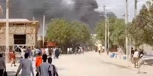 Somali'nin Beledveyne şehrinde bomba yüklü kamyon patlatıldı:18 ölü