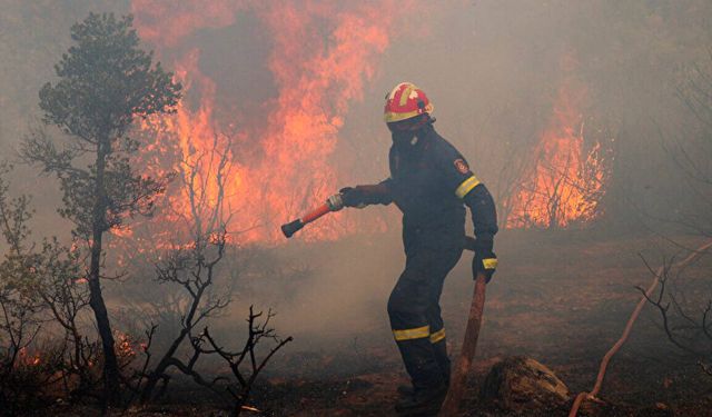 Yunanistan'daki yangınlar 9. gününde de kontrol altına alınamadı