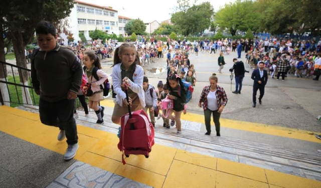 Okullar açıldı, 20 milyon öğrenci dersbaşı yapıyor