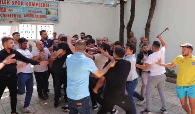 CHP Siirt İl Kongresi'nde yumruklar konuştu: 2 gözaltı