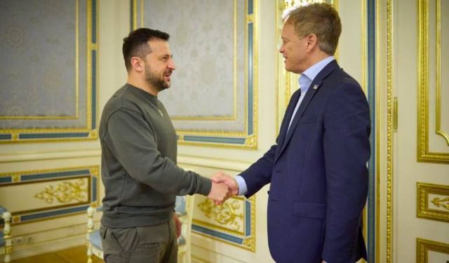 İngiltere Savunma Bakanı Grant Shapps, Kiev'de Ukrayna Devlet Başkanı Zelenski ile görüştü
