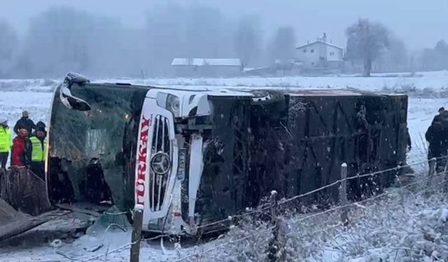 Kastamonu'da yolcu otobüsü devrildi: 6 ölü, 33 yaralı