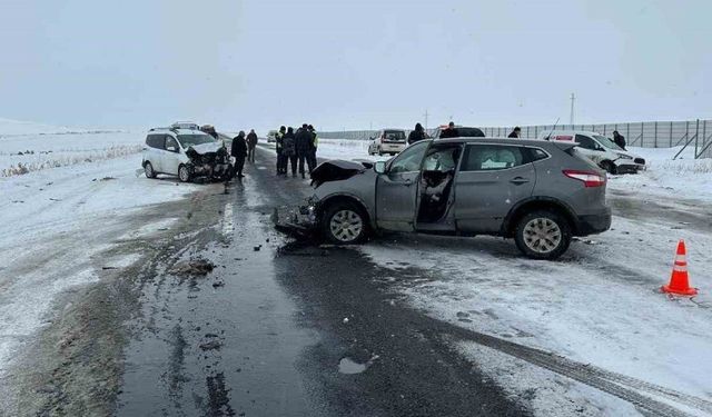 Kars’ta trafik kazası: 1’i ağır 9 yaralı