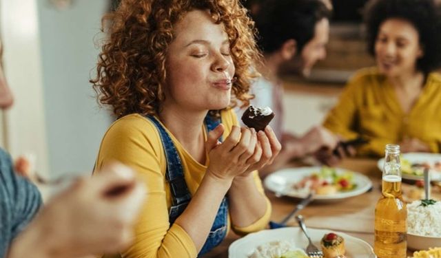 Dışarıda sık yemek yiyorsanız dikkat! Bu hataya düşmeyin...