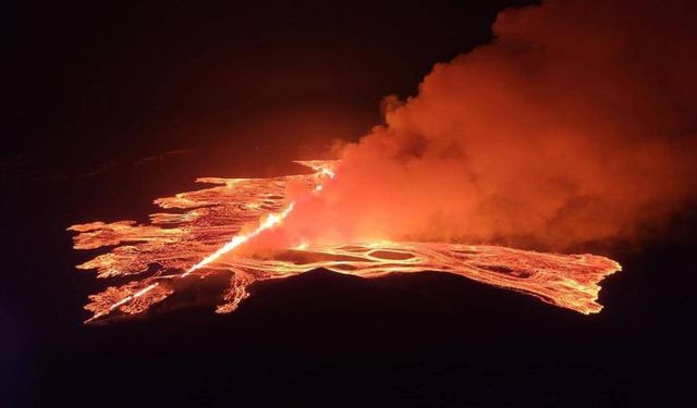 İzlanda'da yanardağ patlaması: Acil durum ilan edildi