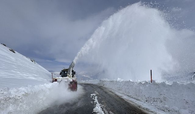 Kars'ta kar yağışı... 47 köy yolu ulaşıma kapandı