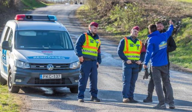 Macaristan'da kontrolden çıkan ralli otomobili, yarışı izlemeye gelenlere çarptı: 4 ölü