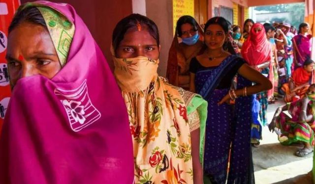 'Dünyanın en büyük seçimi' başladı: Hindistan'da genel seçim neden 6 hafta sürüyor, nasıl yapılıyor?