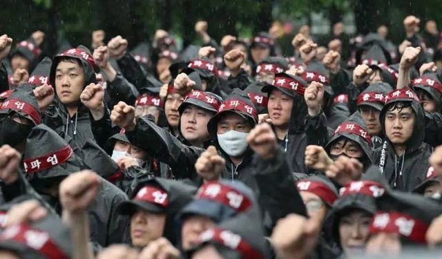 Güney Kore'de binlerce Samsung çalışanı 3 günlük grevde