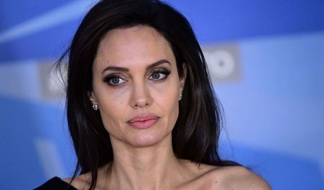 Angelina Jolie ve Brad Pitt’in kızı Vivienne tiyatro görevlisi oldu