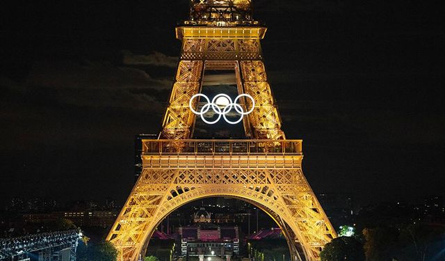 Olimpiyat açılış seremonisi ilk defa stadyum dışında yapıldı; Paris 2024 oyunları resmen başladı