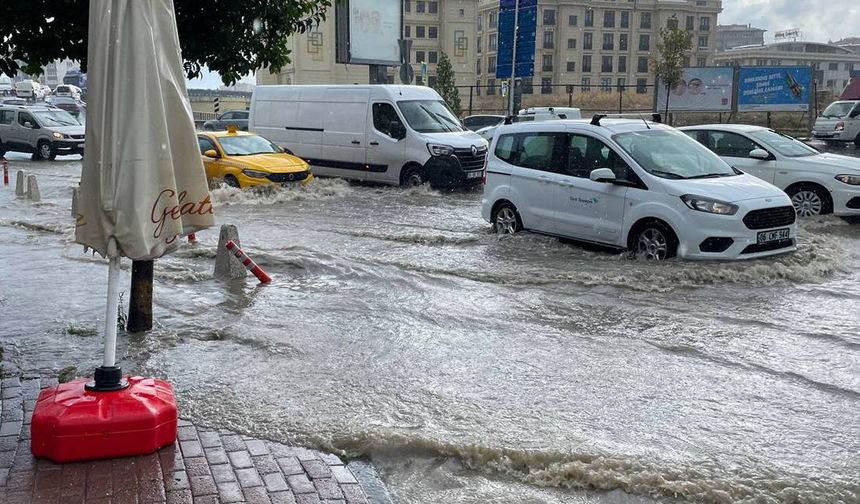 İstanbul'da kuvvetli yağış etkili oluyor: Vali Gül ve AFAD'dan art arda uyarı!
