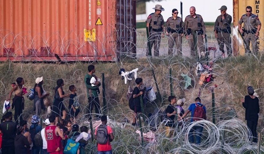 Texas'ın Meksika sınırına aldığı önlemler, ABD'ye geçmeye çalışan düzensiz göçmenleri durduramadı