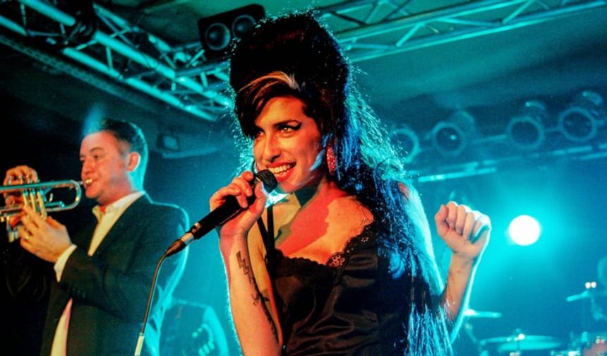 Amy Winehouse'un hayatı yeniden mercek altında... Asıl kötü olan paparazzilerdi